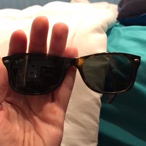 Ray-Ban New Wayfarer RB2132 Tortoise